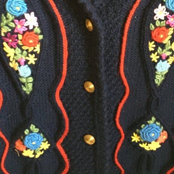 Hand Knit Cottagecore Wool Knit Floral Vest - Picture 5 of 14